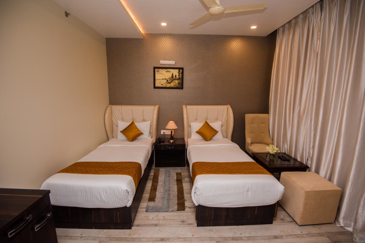 Hotel Heritage Inn At Assi Ghat Varanasi Exterior photo