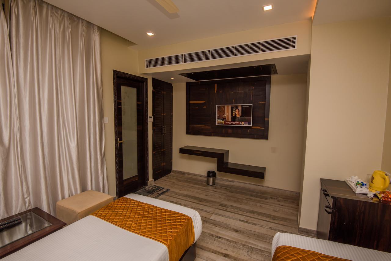 Hotel Heritage Inn At Assi Ghat Varanasi Exterior photo